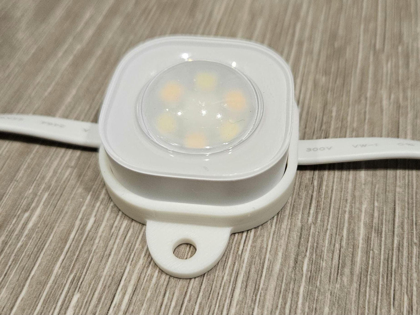 Govee Pro Outdoor Light Mounts H706: Minimalist Govee Brackets Black / White